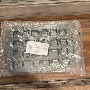 Pampered Chef Black Brownie Bite Pan